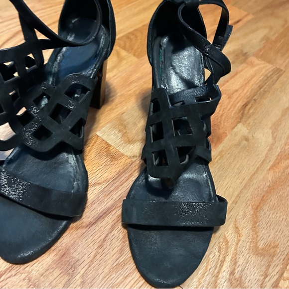 Used black women’s heels - Picture 5 of 7